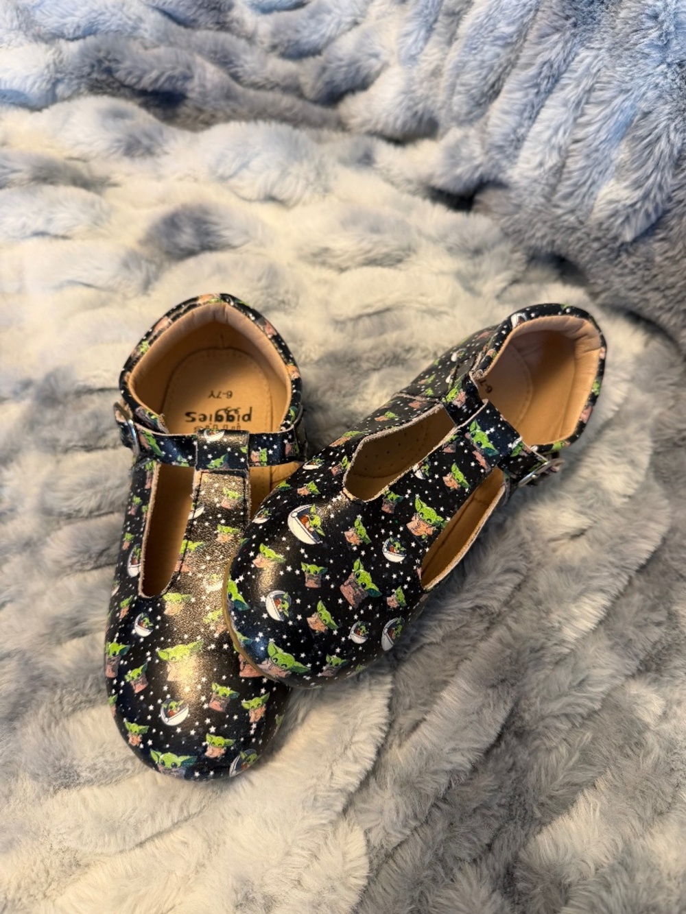 Girls Baby Yoda Dress shoes size 6-7 Years (2/3)